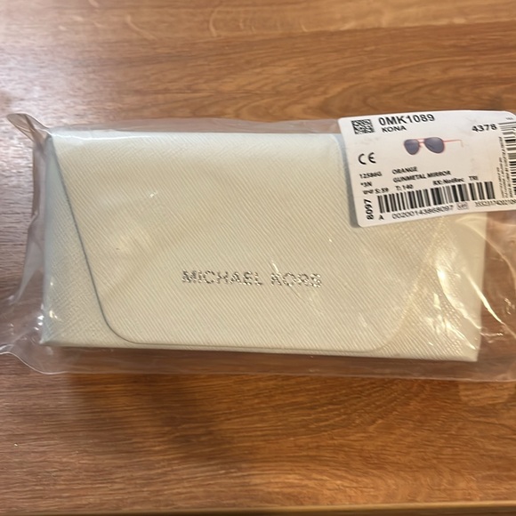 AUTHENTIC MICHAEL KORS SUNGLASSES - Picture 5 of 7